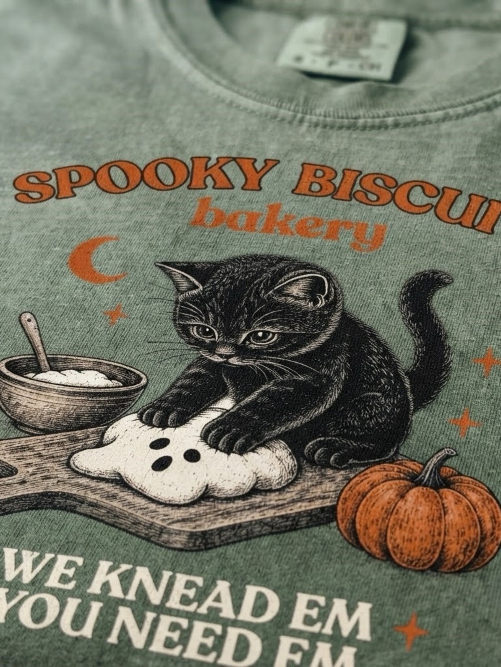 Comfort Colors Moss Green "Spooky Biscuits Bakery" Cat Graphic Tee - Picture 2 of 2
